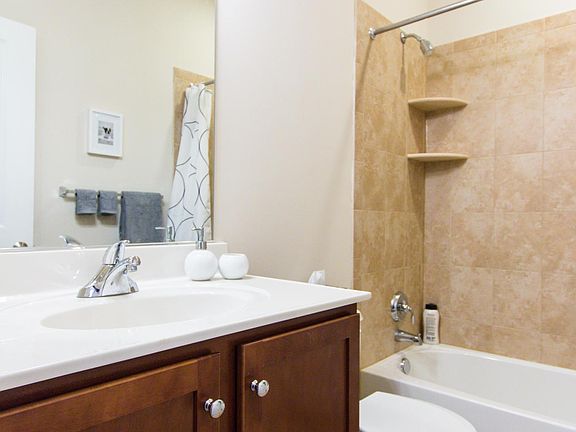 1st Bedroom's full BR