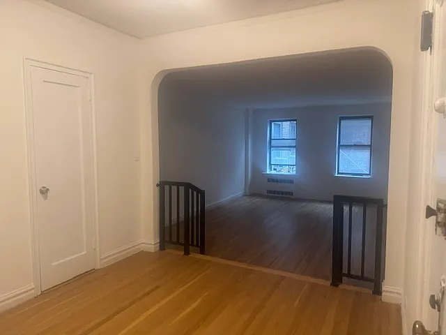 3240 Henry Hudson Parkway East — Photo 2