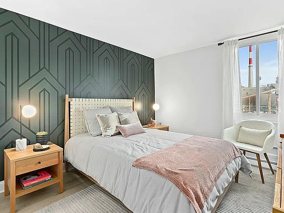 4th image of 560 Main St APT 1304