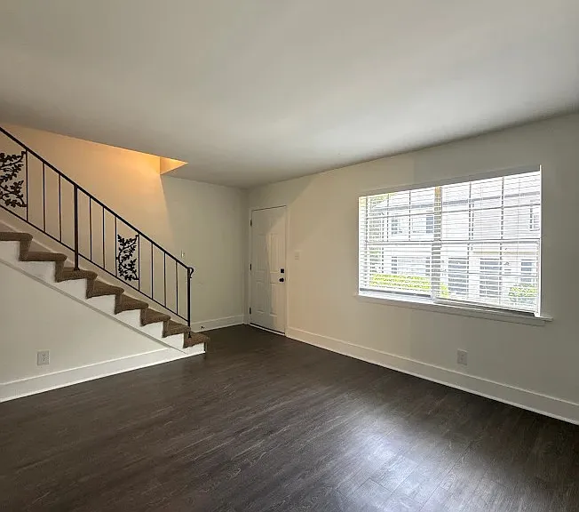 White Oak Townhomes — Photo 16