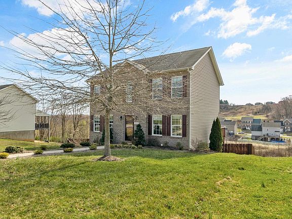 4th image of 555 Keystone Dr