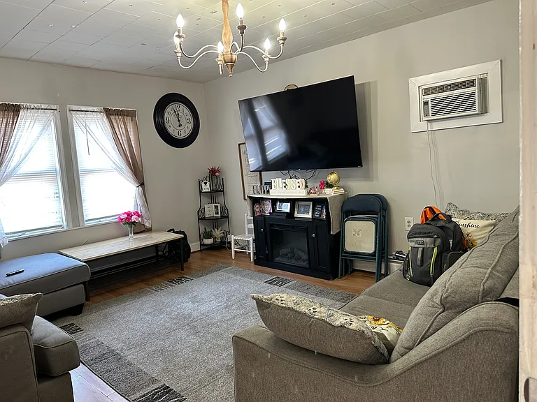 918 W Camplain Rd #1 — Photo 3