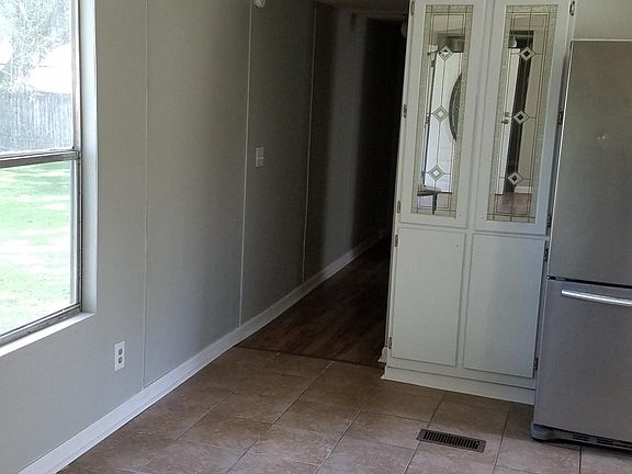 2nd image of 725 Parkview Dr
