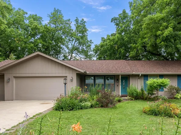 349 Sycamore Ln, Machesney Park, IL 61115