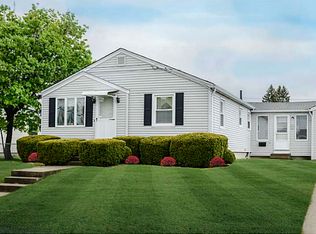 128 Broadmoor Rd, Cranston, RI 02910