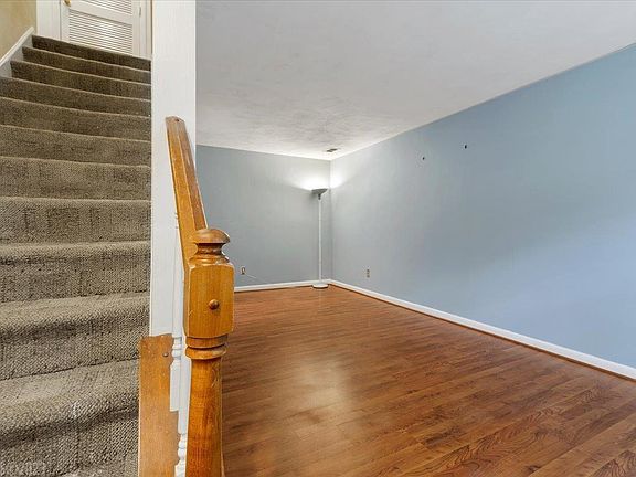 3rd image of 387 Charles St