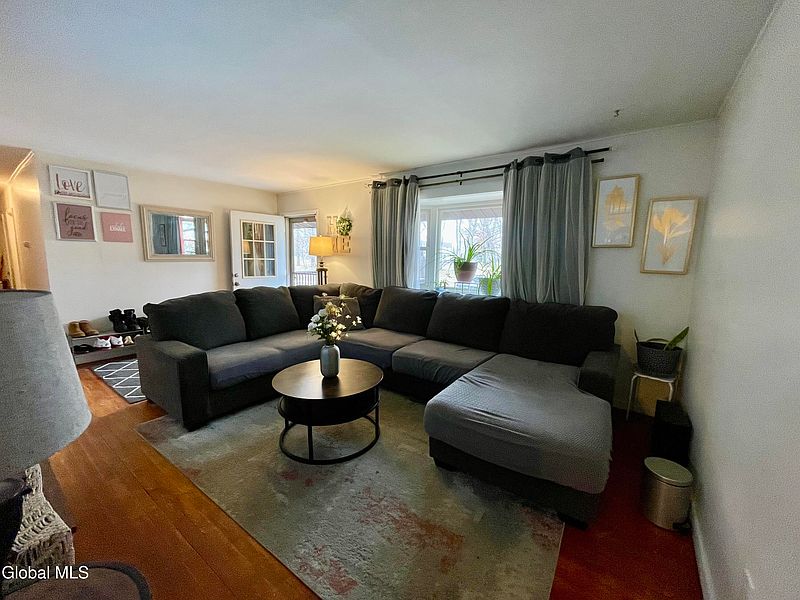 3rd image of 304 Dearborn Avenue