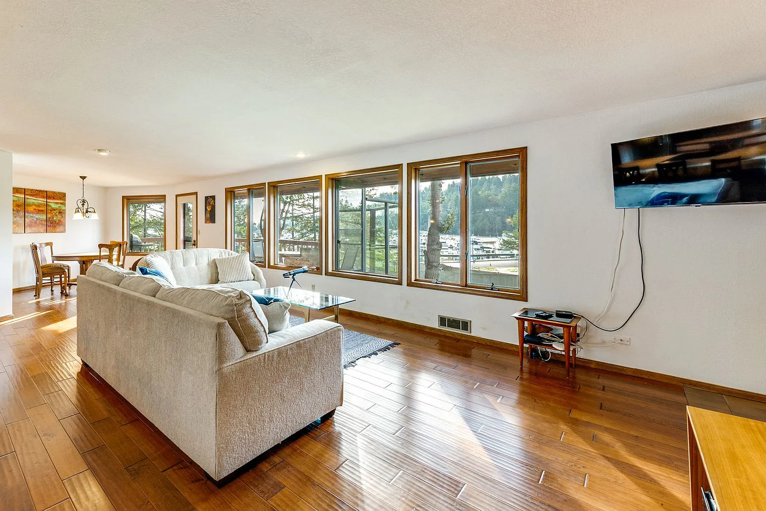 2 bed, 2.0 bath, 1991 sqft, $4,120 — Photo 1