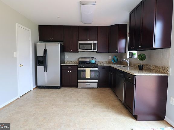 2nd image of 18208 Gravinia Cir