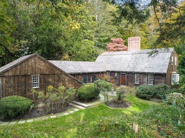 5 Wood Ln, Winchester, MA 01890