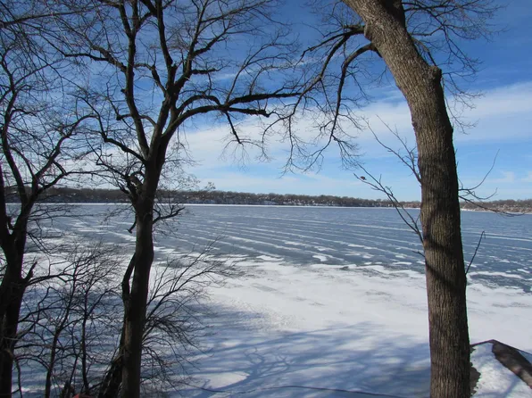 1334 Oak Beach Dr, Fairmont, MN 56031