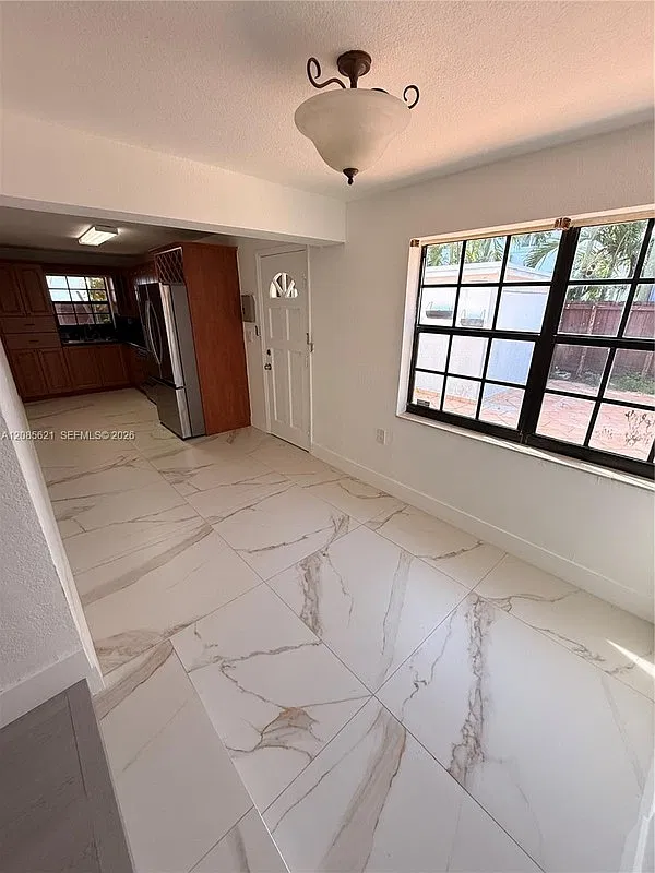 2424 SW 21st Ter #0 — Photo 3