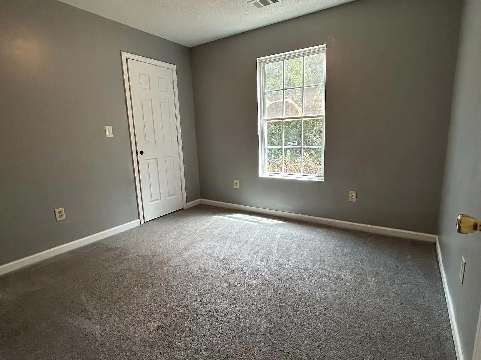 3 bed, 2.0 bath, 1242 sqft, $1,300 — Photo 4