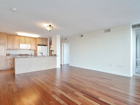 3rd image of 9715 Woods Dr Unit 808
