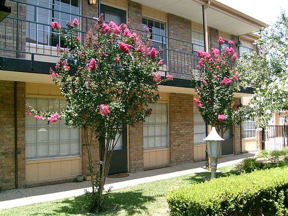 3rd image of 4930 El Campo Ave