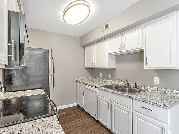 3rd image of 7 Cantril St #19-301