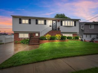 2575 Mariners Ave, Wantagh, NY 11793