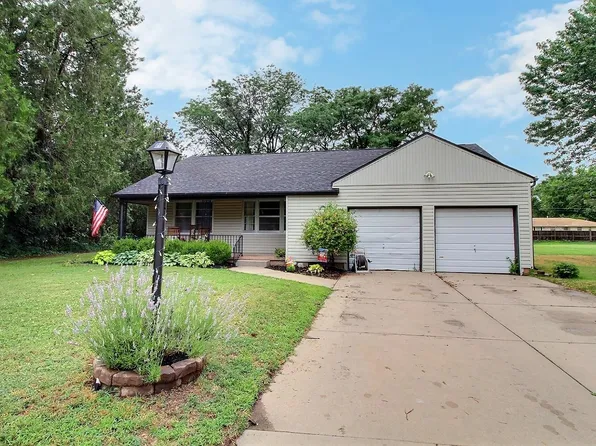 1701 N Richmond Dr, Wichita, KS 67203