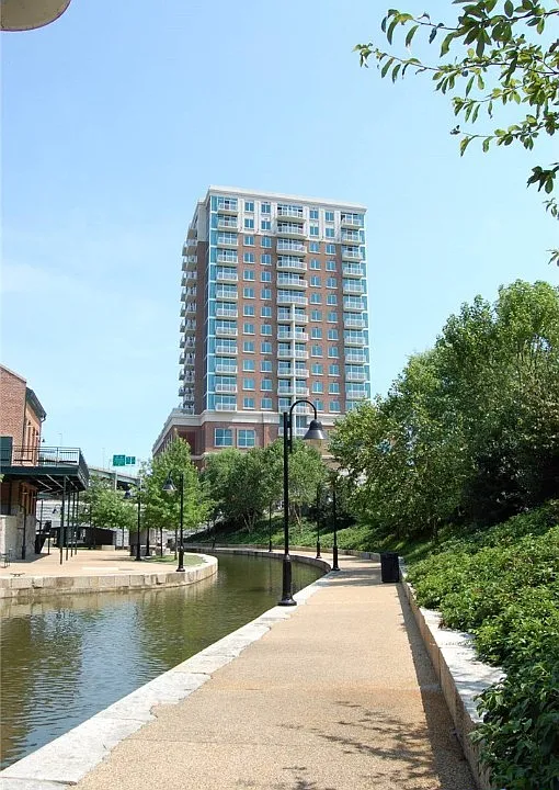 301 Virginia St #U1702