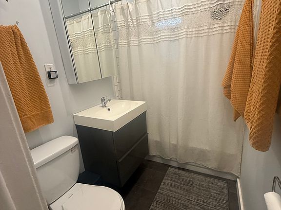 2nd image of 1106 N Wolcott Ave APT 1F