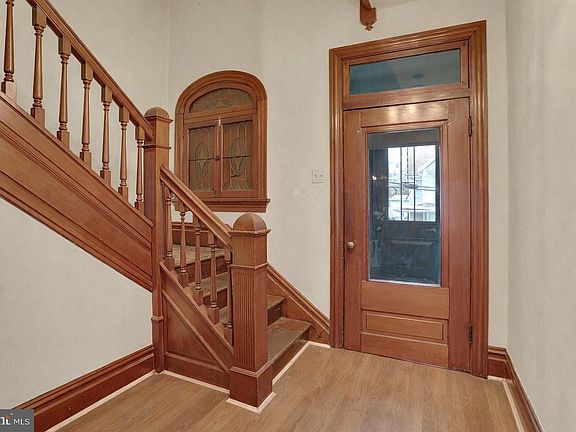 4th image of 221 Pine St