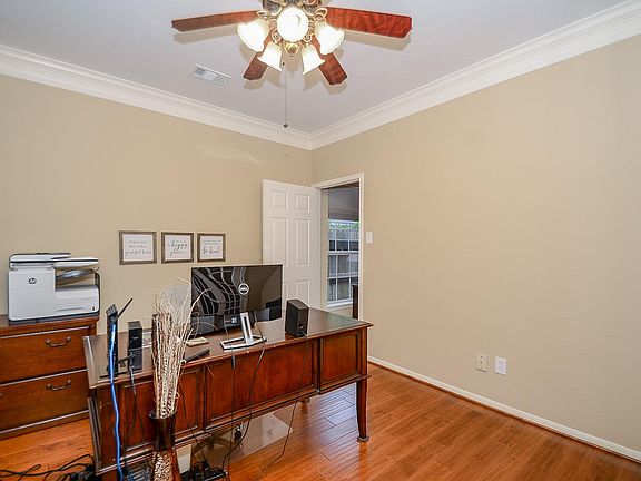 5th image of 1911 Crescent Common Dr