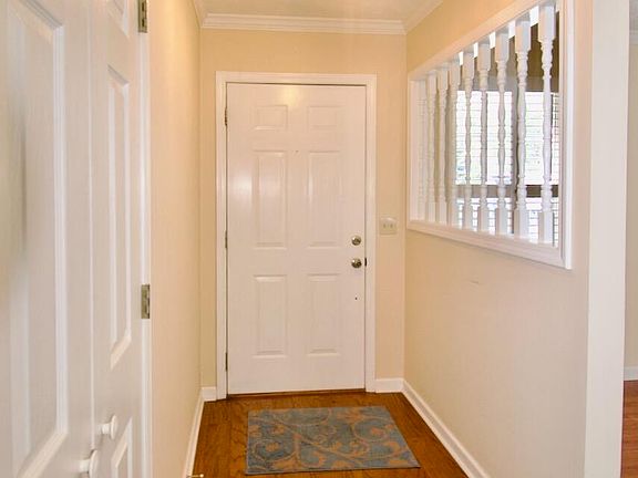 4th image of 114 Green Briar Cir