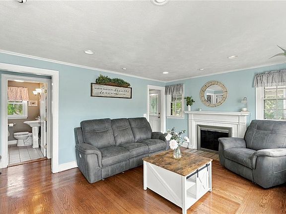 4th image of 1040 Greenwich Ave