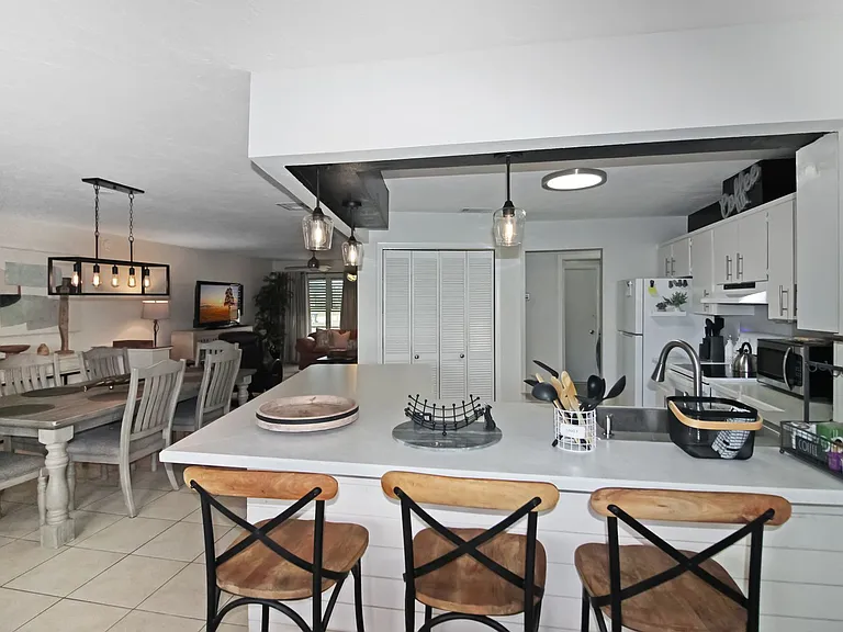 242 Capri Ave — Photo 8