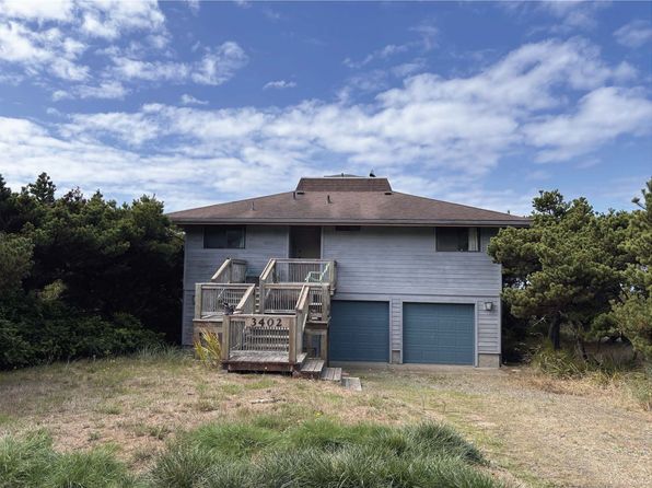 3402 NW Hidden Lake Dr