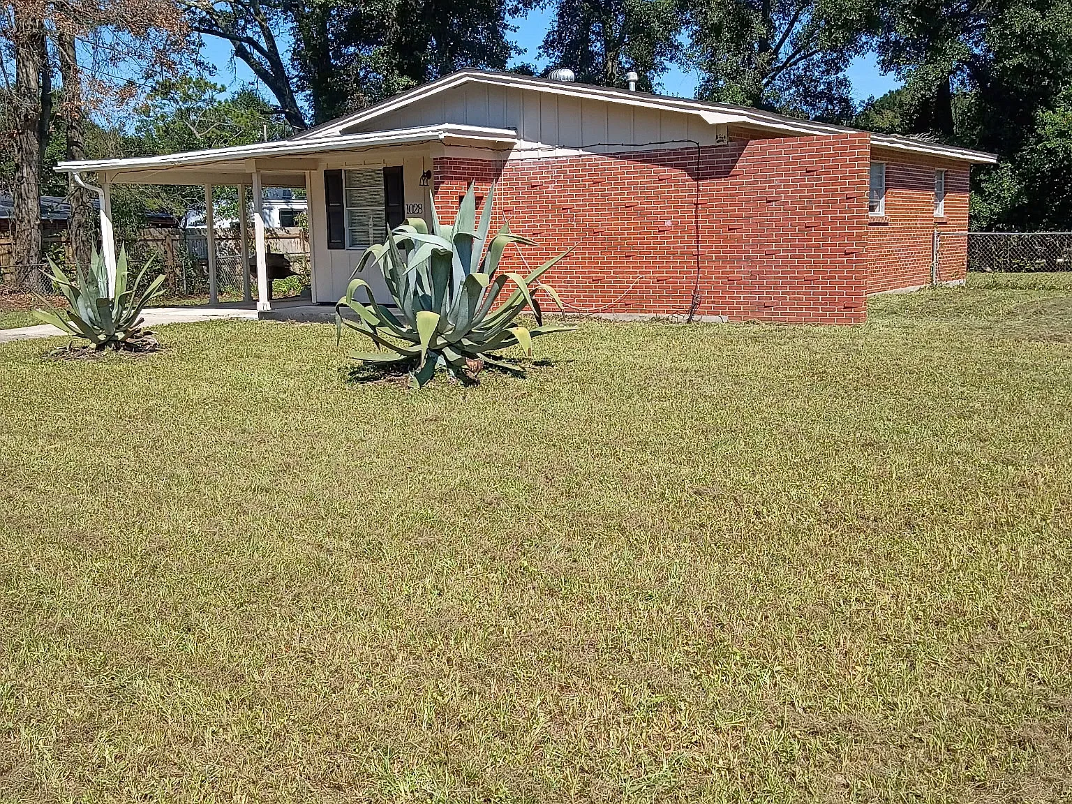 3 bed, 1.5 bath, 1050 sqft, $1,650 — Photo 1