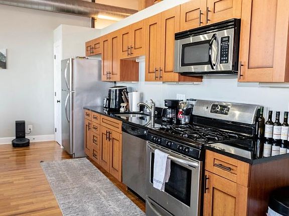 5th image of 2551 Trenton Ave #305