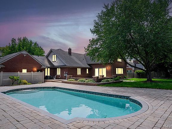 5th image of 309 Woodcrest Dr