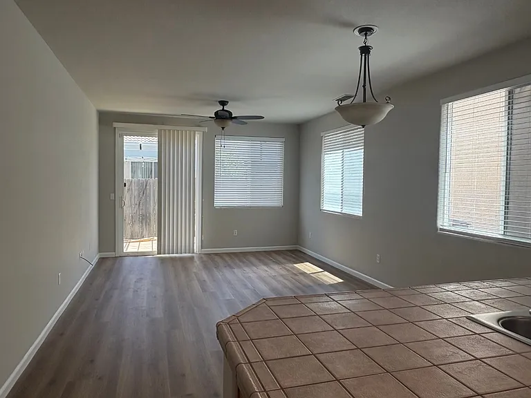3048 Torland St — Photo 4