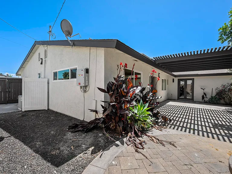 9433 Geranium Cir — Photo 19