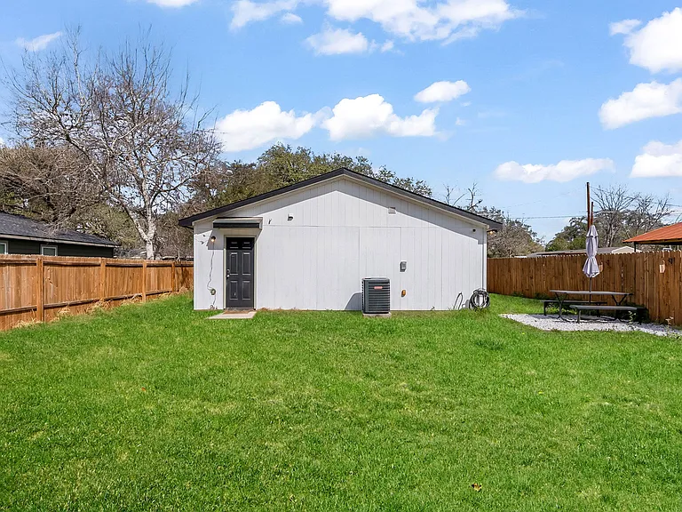 225 Virginia St — Photo 17