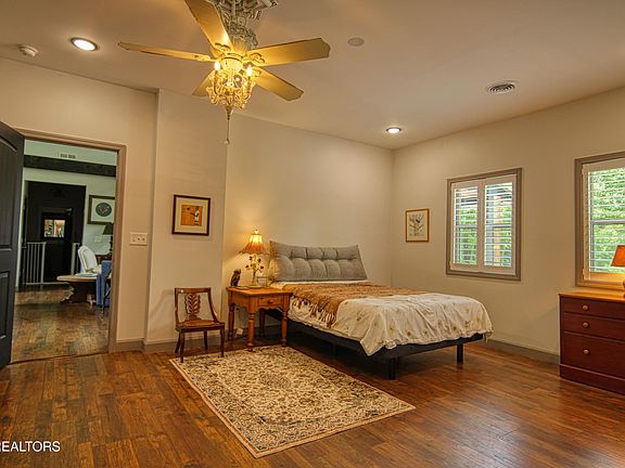 15th image of 279 Crouch Branch Ln