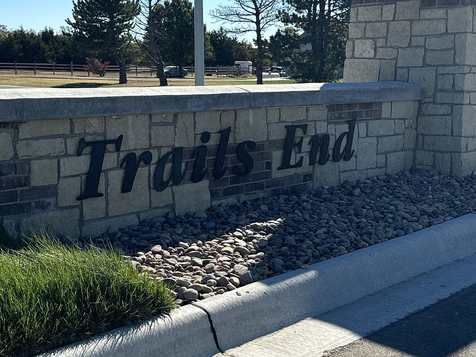 2nd image of 784 Trail End Dr