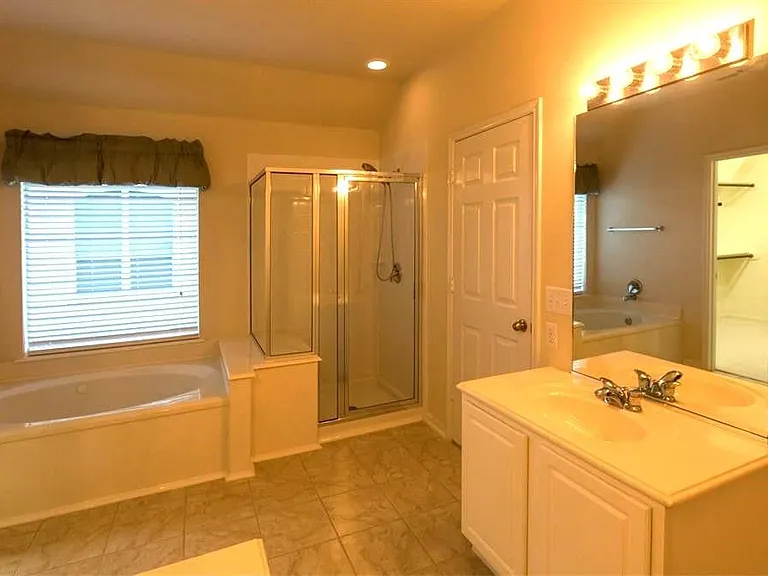 2511 Sun Spot Ln — Photo 13