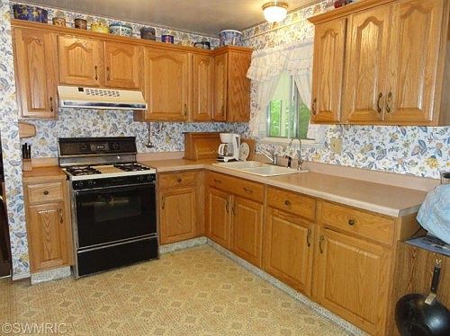 2nd image of 5916 Belard St
