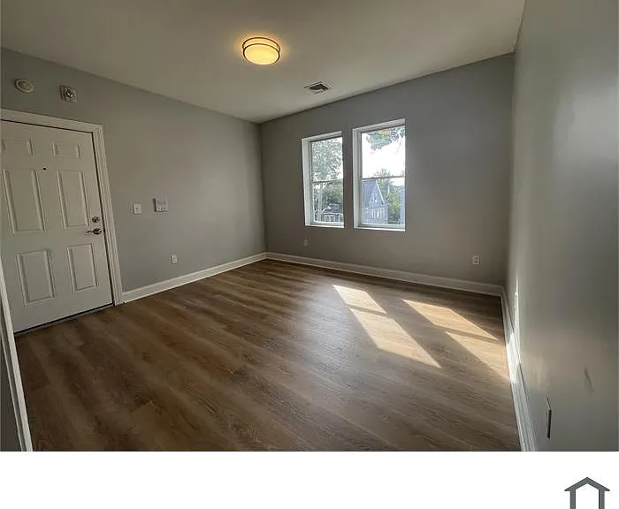 6 Sterling St #3 — Photo 1