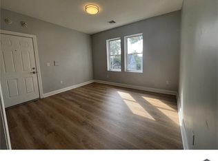 6 Sterling St APT 3, Hartford, CT 06112