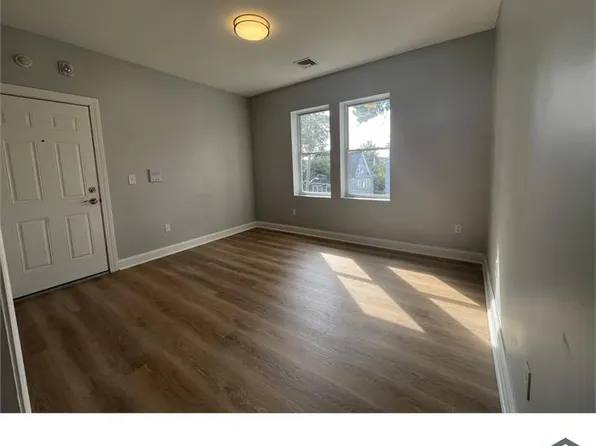 6 Sterling St APT 3, Hartford, CT 06112