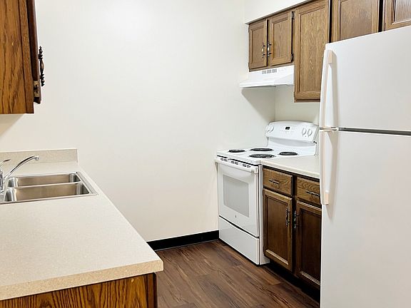 4th image of 102-118 Augusta Ave #114