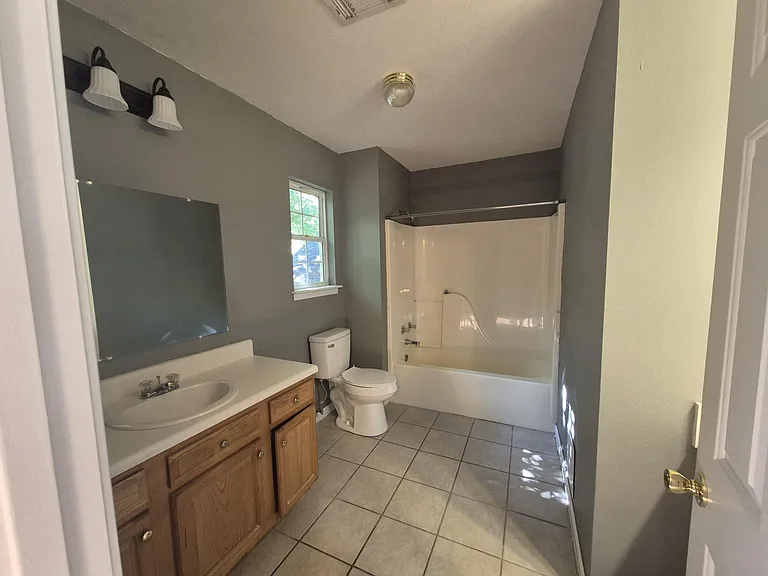712 Michael Dr — Photo 10