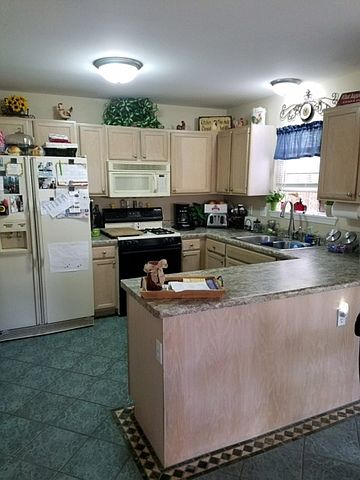 2nd image of 416 Fenmore Ct #416