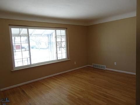 4th image of 4910 Katherine St