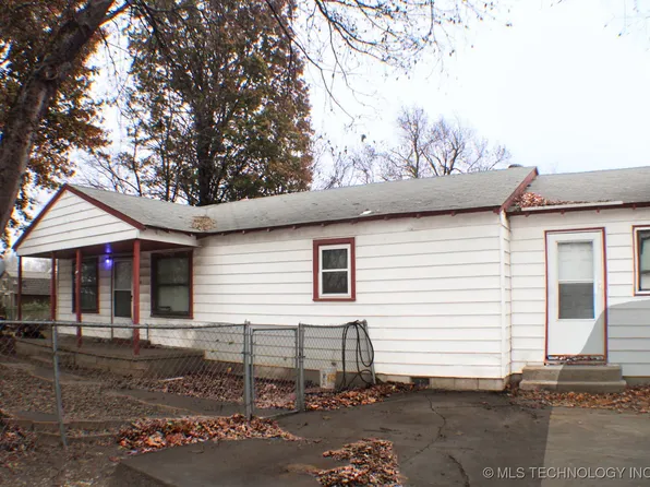 215 S 4th St, Sperry, OK 74073