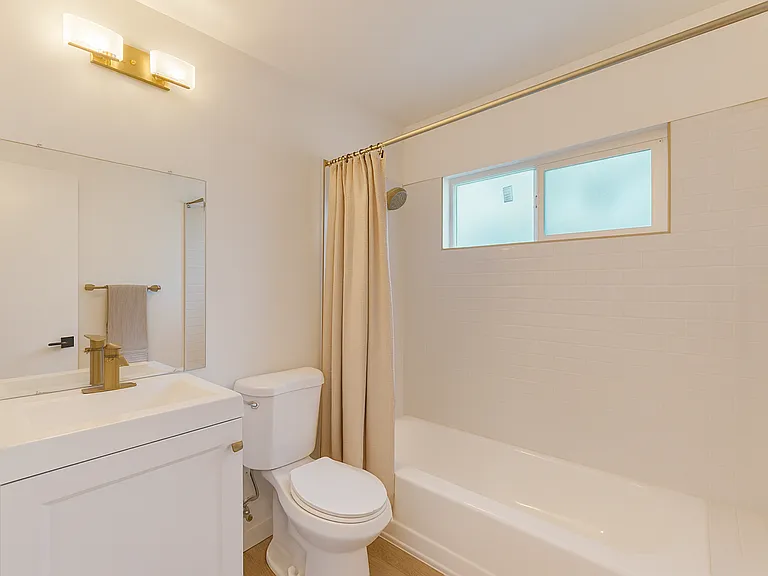 400 N Los Robles Avenue — Photo 6