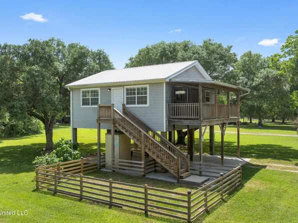 3021 Roberson Rd, Bay Saint Louis, MS 39520